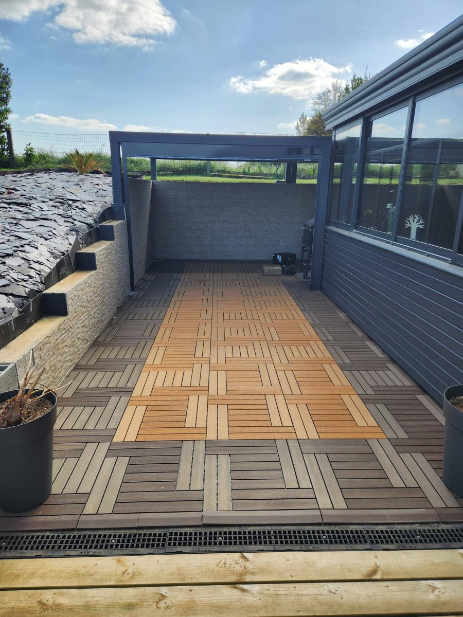 Dalle de terrasse composite – 60x60cm – couleur « BRUN » 