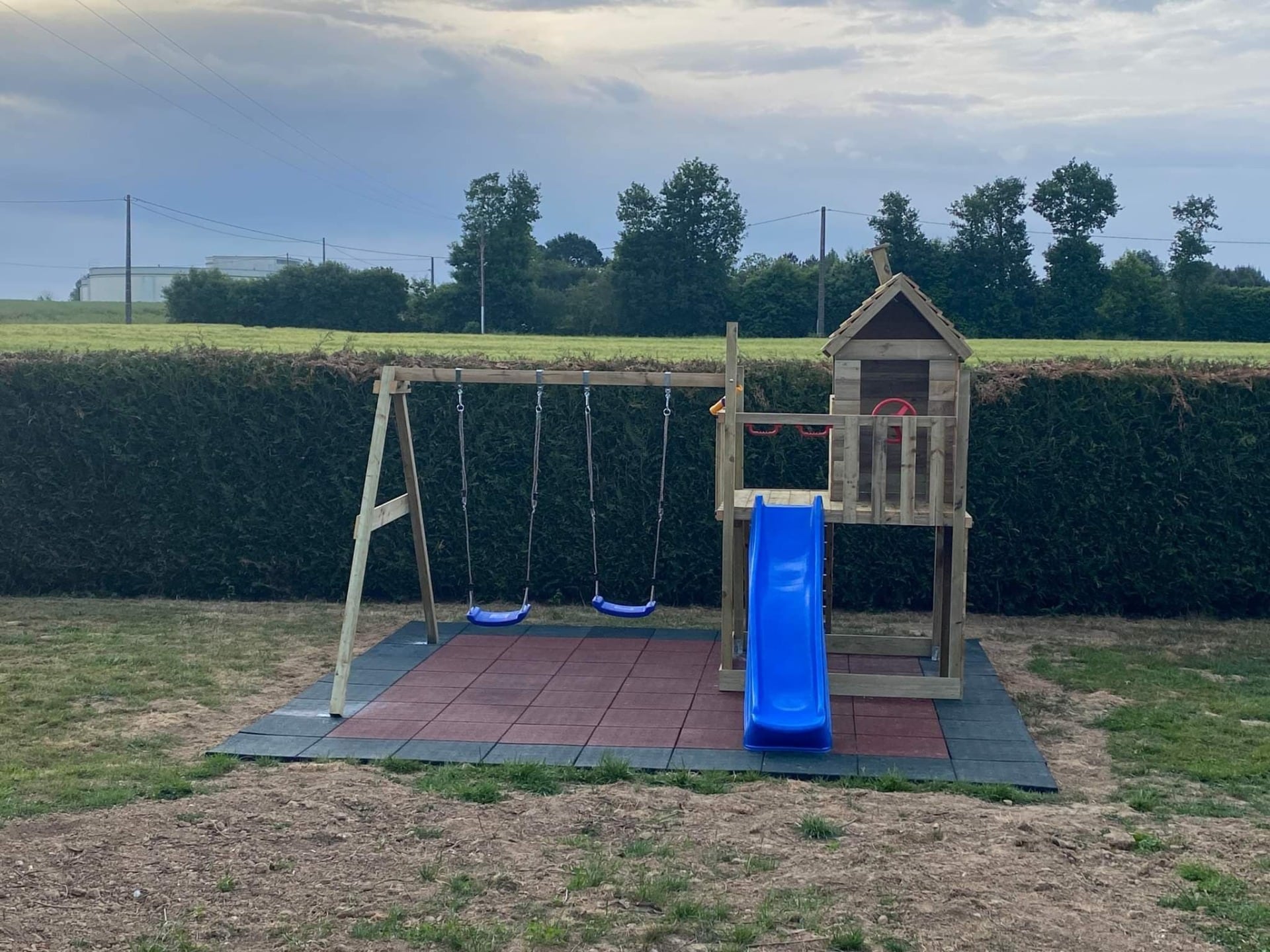 Sol amortissant en caoutchouc pour aire de jeux, dalles en caoutchouc pour  aire de jeux