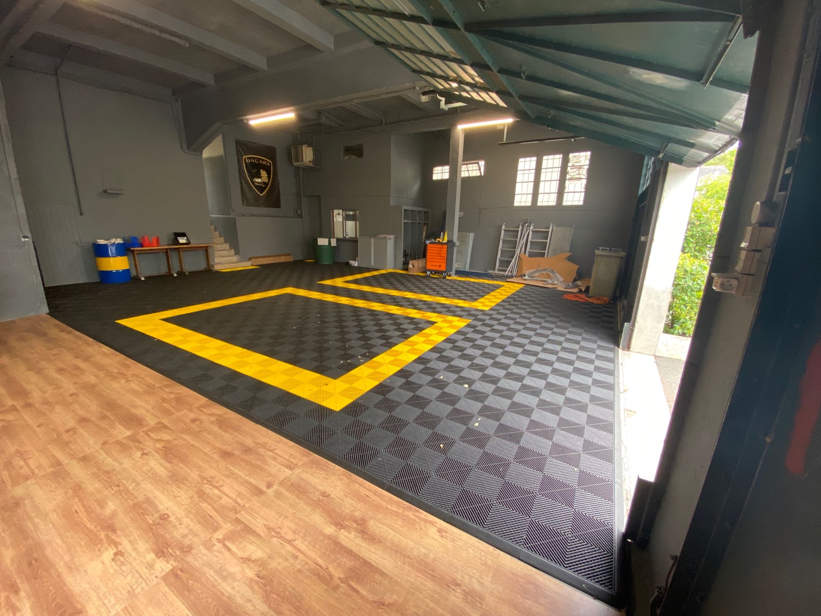 Dalle de garage jaune en polypropylene clipsable