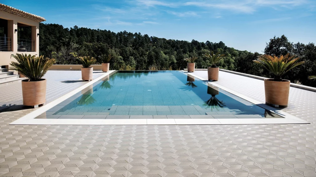 Dalle clipsable pour terrasse et piscine