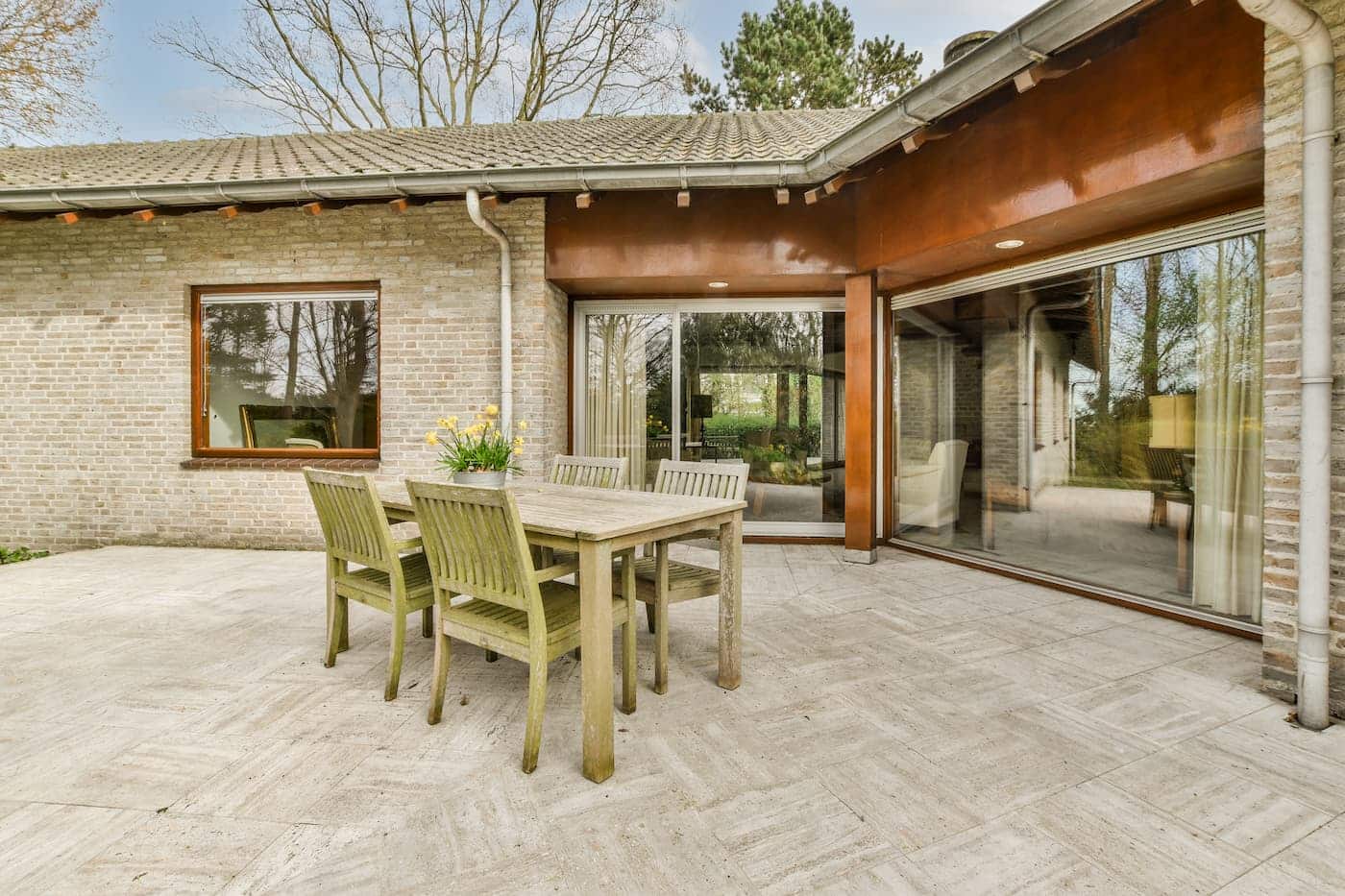 Dalle de terrasse effet bois : une révolution pour votre extérieur