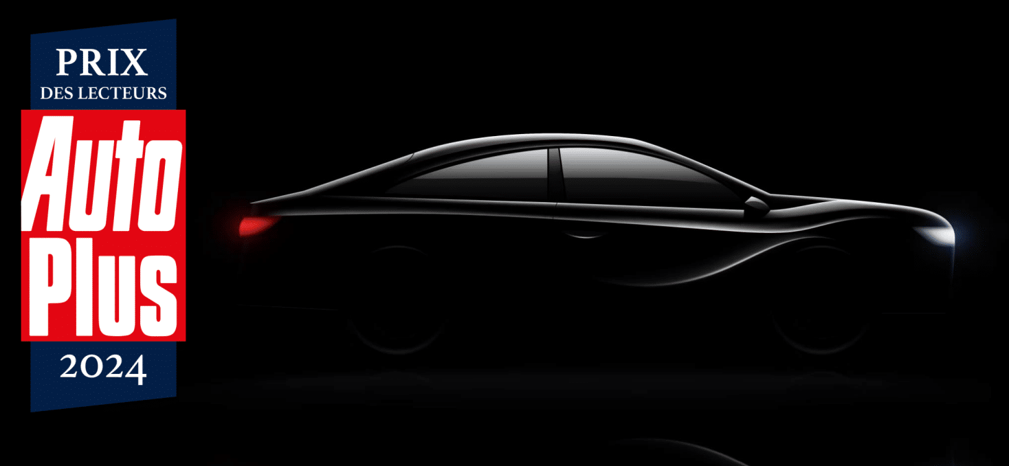 Logo du Prix des Lecteurs Auto Plus 2024 mis en évidence à côté d'une voiture noire profilée symbolisant l'excellence en automobile pour l'année 2024.