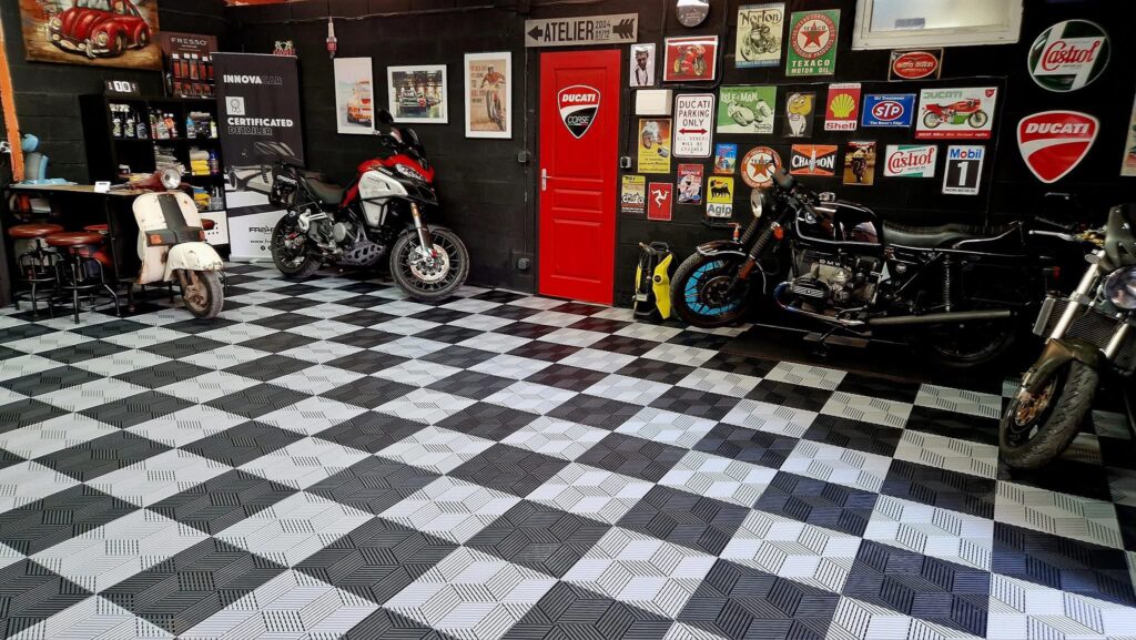 sol de garage 2025 avec dalle effet 3D en polypropylène